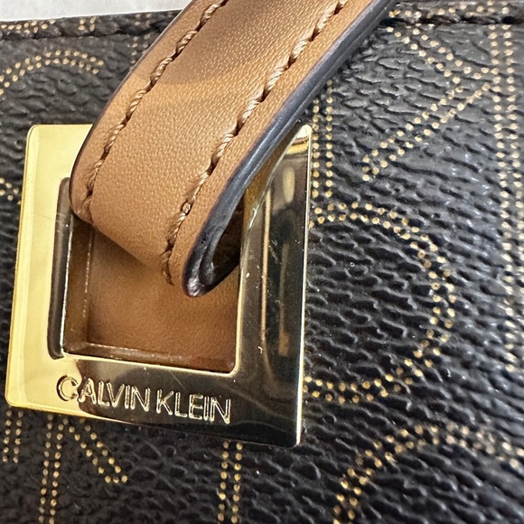 Calvin Klein Tote Handbag RN 54163 MANUFACTURER'S SUGGESTED RETAIL PRICE $396 - Picture 13 of 16